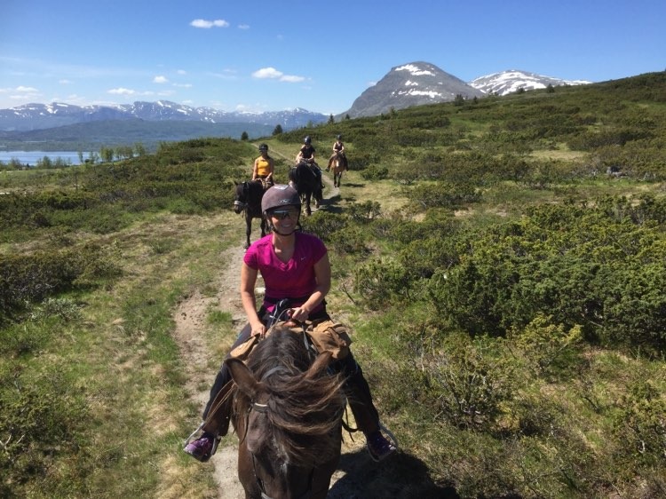 Ridetur med overnatting på Oset Høyfjellshotell
