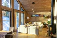 Cosy living room for up to 6 people.