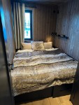 Double bed (160*200). Can also become a single bed.